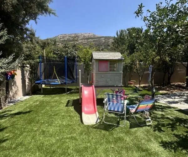 Villa Yerodabelo Traditional Family Mansion